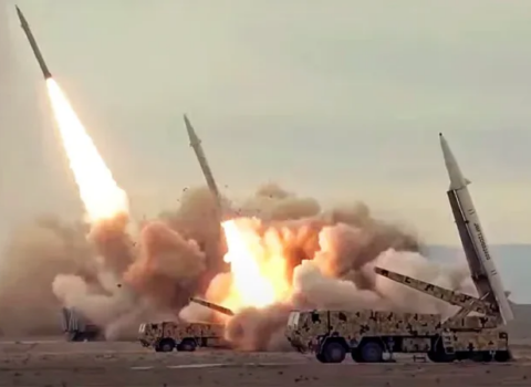 İran bu ölkələri təhdid etdi: “Müharibə amansız olacaq”