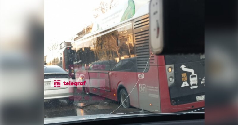 “BakuBus” dərin çuxura düşdü, saatlarla orada qaldı