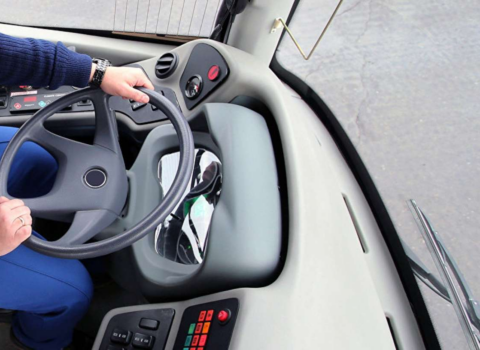 Avtobus sürücüsü küçədə döyüldü