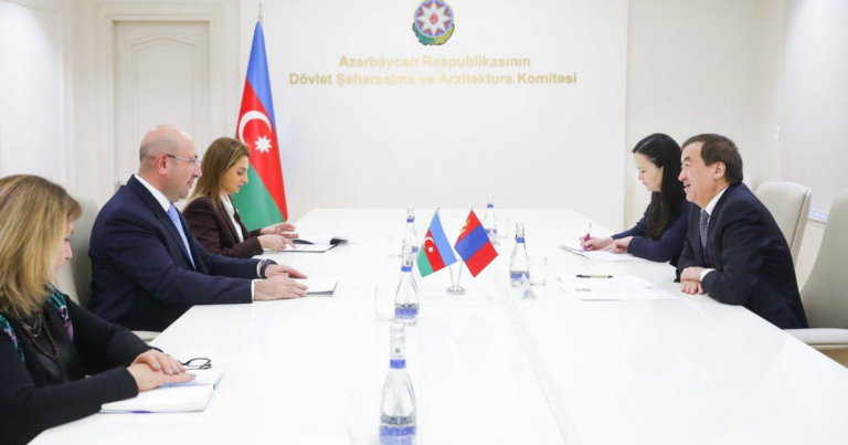 Anar Quliyev Monqolustan səfiri ilə WUF13-də iştirak məsələlərini müzakirə edib Anar Quliyev Monqolustan səfiri ilə WUF13-də iştirak məsələlərini müzakirə edib