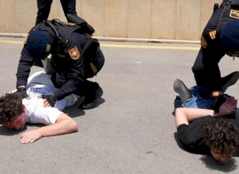 Bakıda saxlanılan Rusiya vətəndaşlarının həbs müddəti uzadıldı