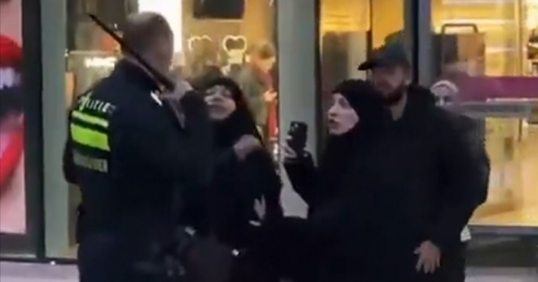 DƏHŞƏT: Holland polisi hicablı qadınları belə bıçaqladı – ŞOK VİDEO