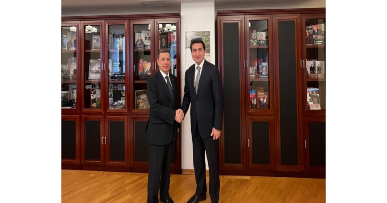 Hikmət Hacıyev Türkmənistan səfiri ilə görüşdü Hikmət Hacıyev Türkmənistan səfiri ilə görüşdü