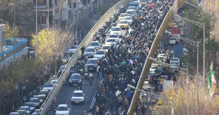 İranda xalq ayağa qalxdı, iki ölkədə təşviş başladı: Əsas “zərbəni” onlar vuracaq – VİDEO