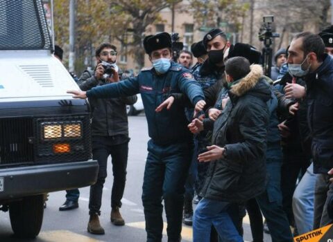 Ermənistanda İran əleyhinə aksiya başladı