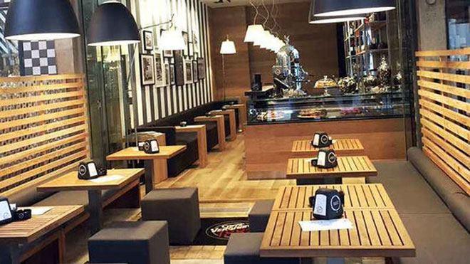 Bayram günü kafedə öldü Bayram günü kafedə öldü