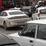 Binəqədinin mərkəzində xaos: “15 dəqiqəlik yolu saat yarıma gedirik”