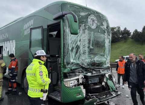 “Konyaspor”un avtobusu qəzaya düşdü – Xəsarət alanlar var