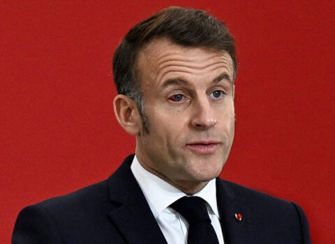 Makronun gözü qızardı, xanımından şübhələndilər