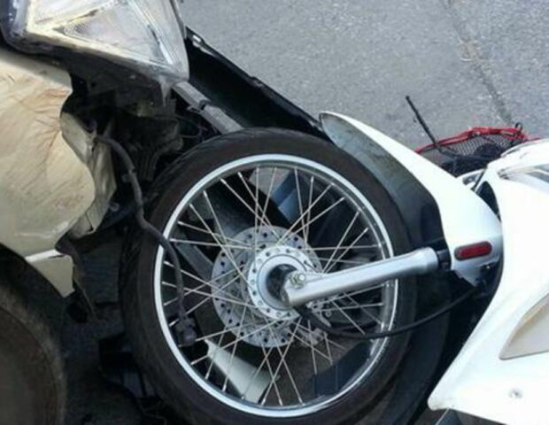 Astarada avtomobil mopedlə toqquşdu – Ər-arvad xəsarət aldı