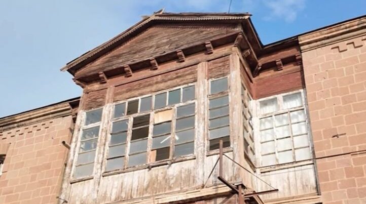 Evlərindən çıxarılan sakinlər etiraz etdilər – VİDEO