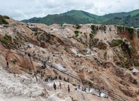 Bu ölkədə faciə – 200-dən çox insan öldü