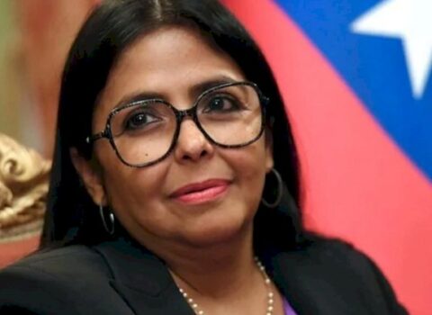 Delsi Rodriqes Venesuelanın müvəqqəti prezidenti kimi and içdi