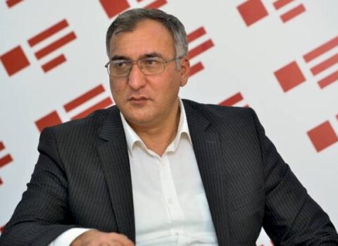 Tanınmış yazıçı muğamı və Rəşid Behbudovu təhqir etdi: “Ruslara tabe olan …”