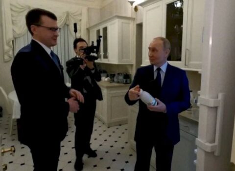 Aİ Putinin yanında olan jurnalist Zarubin və digərlərinə sanksiya tətbiq etdi