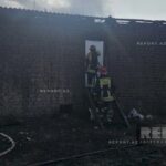 Kürdəmirdə ev yanaraq külə döndü