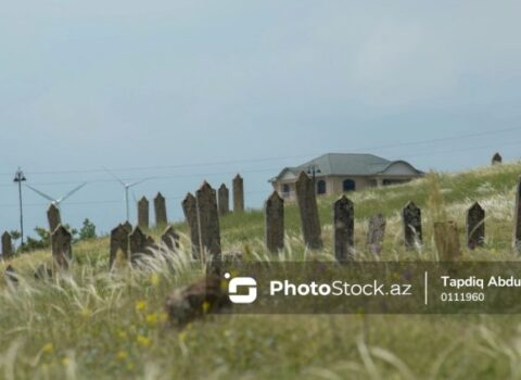 Naxçıvanda qəbiristanlıqda dava: Ziyarətə gələn şəxsin burnunu sındırdılar