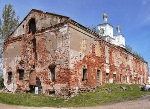 Tarixi bina 28 manata satıldı