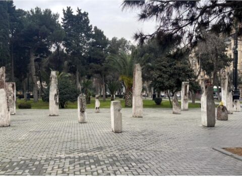 Bulvardakı müəmmalı “sütunlar”ın sirri bu imiş — FOTOLAR