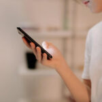 Azərbaycanda kişi bu mesaja görə bacanağını və arvadını bıçaqladı