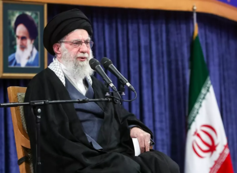 İran yoxsulluqdan ayağa qalxıb, Xamaneyinin sərvəti isə heyrət doğurur