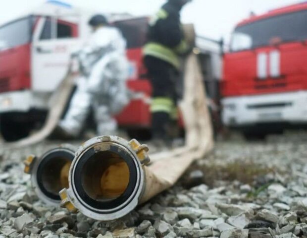 Avtomobil təmiri sexi və orada olan avtomobil yandı