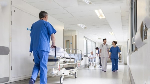 Göygöl sakini kəsici alətlə xəsarət aldı