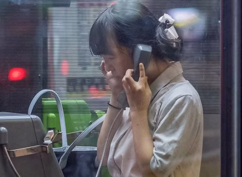 Vəfat edənlərlə “danışmaq” üçün telefon kabinəsi