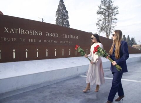 Leyla və Alena Əliyeva Gəncə Memorial Kompleksində – FOTOLAR