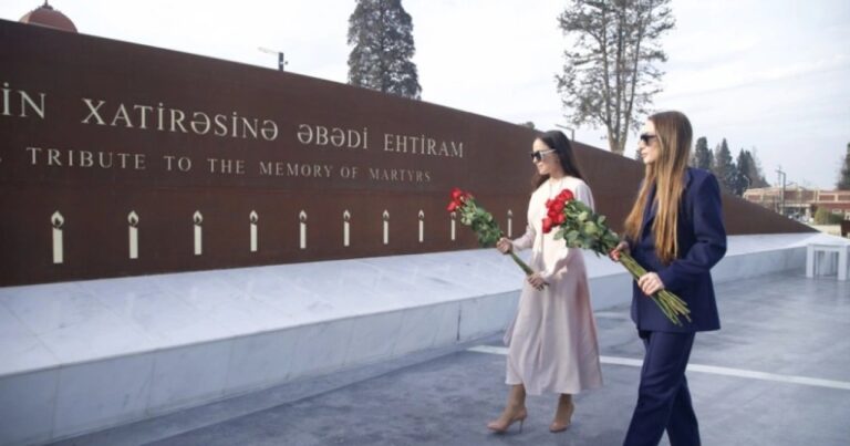 Leyla və Alena Əliyeva Gəncə Memorial Kompleksində – FOTOLAR