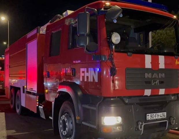 Kəlbəcərdə yanğın: Ustaların qaldığı kamp külə döndü