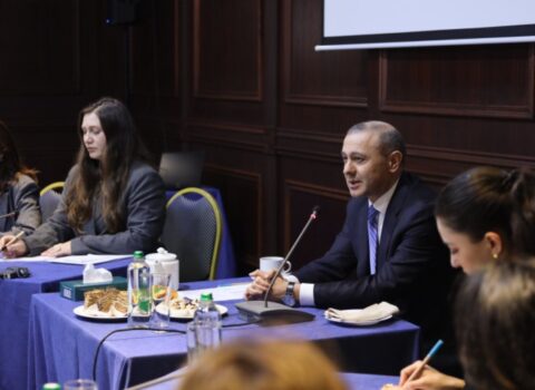 Armen Qriqoryan Azərbaycanın vətəndaş cəmiyyəti nümayəndələri ilə görüşdü