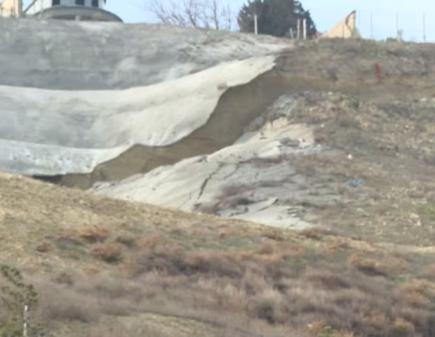 Bakıda torpaq sürüşməsi baş verib