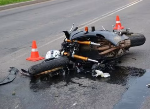 18 yaşlı oğlan motosikleti səkiyə çırpıb öldü