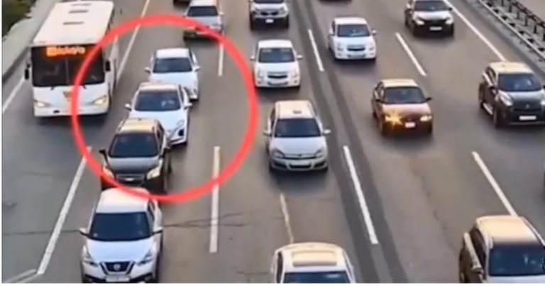 Ara məsafəsi saxlanılmadı, qəza qaçılmaz oldu – VİDEO