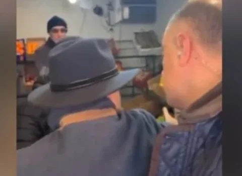 “Çıx çölə” – Erməni Paşinyanı belə qovdu (VİDEO)