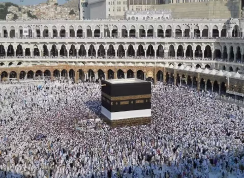 İran Ümrə və Həcc ziyarətlərini dayandırdı