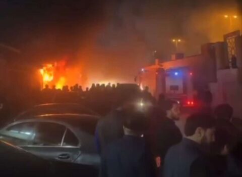 Bakıda dəhşətli yanğın: Restorana od vurub, qapıları kilidlədi… – VİDEO