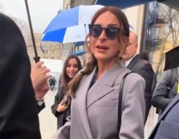 Mehriban Əliyeva Emin Hüseynovu məhv etdi: Qadın paltarında sən idin? – VİDEO