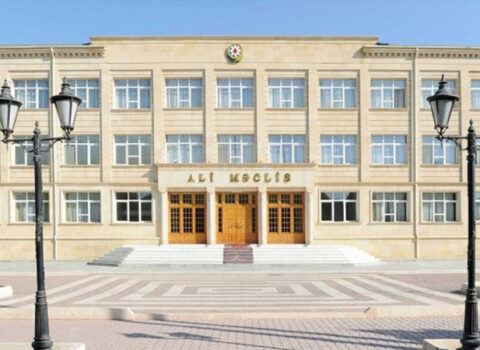 Naxçıvan Ali Məclisi sədrinin bəzi fərmanları ləğv edildi