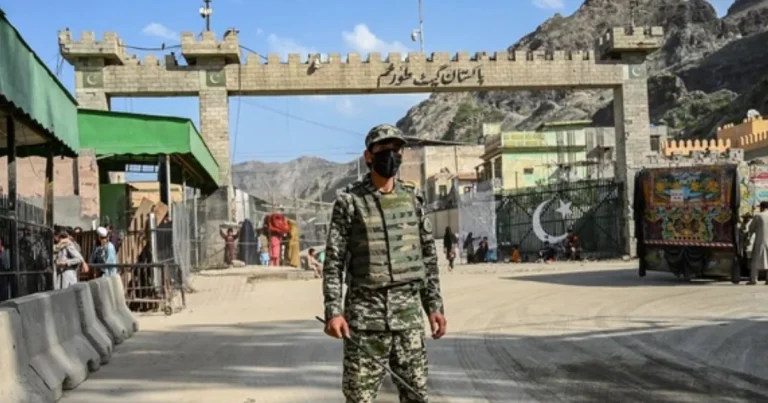 Pakistan Əfqanıstan qüvvələrini geri çəkilməyə məcbur edib