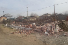 Füzulidə qanunsuz tikili sökülüb – VİDEO