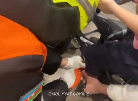 4 yaşlı uşağın ayağı velosipedin pedalına ilişdi