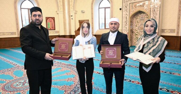 Leyla Əliyeva və Alena Əliyeva Cümə məscidini ziyarət ediblər – FOTO