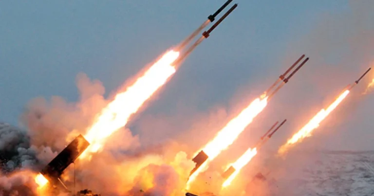 İran İsrailə raket zərbələri endirib İran İsrailə raket zərbələri endirib