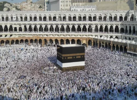 İran Ümrə və Həcc ziyarətlərini dayandırdı