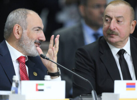 İlham Əliyev və Paşinyan qeyri-rəsmi söhbət etdilər