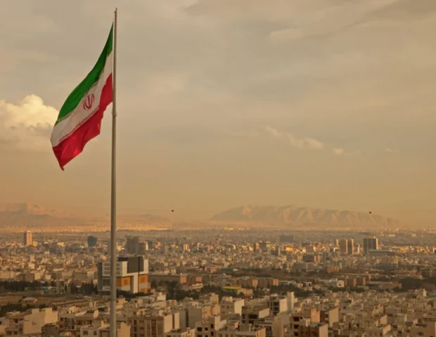 Britaniya diplomatlarını İrandan təxliyə etdi