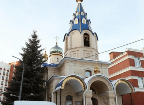 Rusiyada kişi kilsə ziyarətçilərinə hücum etdi – Qadınlar yaralandı