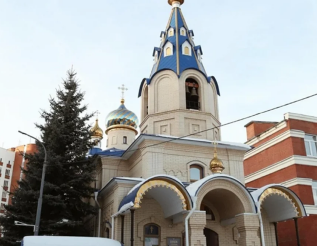 Rusiyada kişi kilsə ziyarətçilərinə hücum etdi – Qadınlar yaralandı